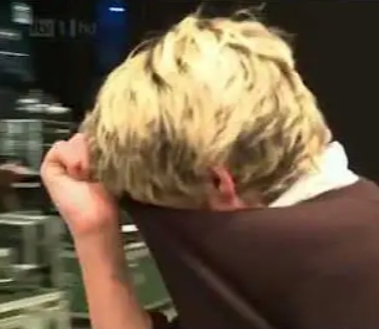 niallsblueyez's tweet photo. he really went from thinking his dreams were over to watching them all come true 😭😭 https://t.co/hizFIw6X6Q