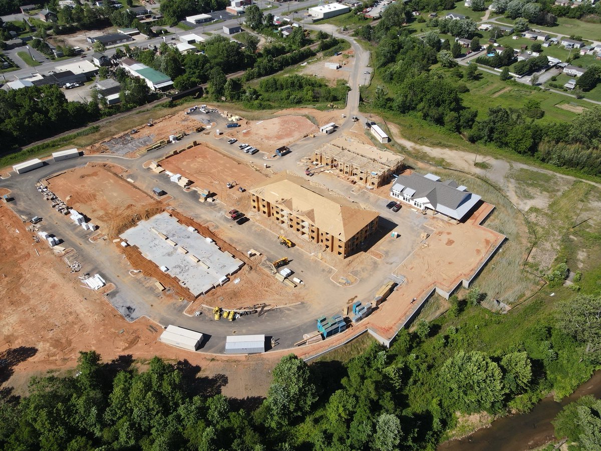 LindenBuilds's tweet photo. Time to check out the progress on one of our design build projects for Southeast Partners. This astounding new multi-family community is located in Asheville, NC. Be sure to keep following us for more updates on this impressive project as well as other projects that are underway. https://t.co/tdDuAt8N2E