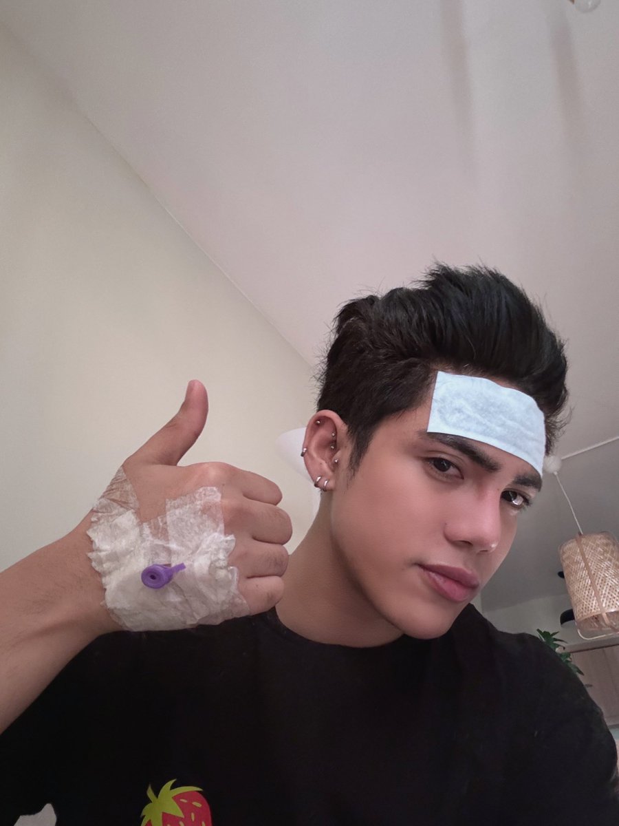 First day palang ramdam ko na yung love and support niyong lahat sakin. Hindi ko alam pano kayo papasalamatan 😭 

Dapat mag live ako kagabi salubong ng release kaso hindi kinaya HAHAHA nagpahinga muna ako sa ROOM HAHAHA pero don’t worry okay na ako 🎙️✨

ROOM LYRICVIDEO RELEASE