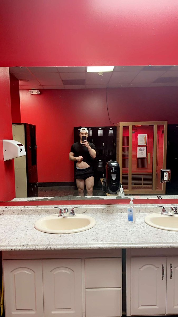 0versoull's tweet photo. The goal is to be the best mage w/the biggest quads https://t.co/PHsin3f62o