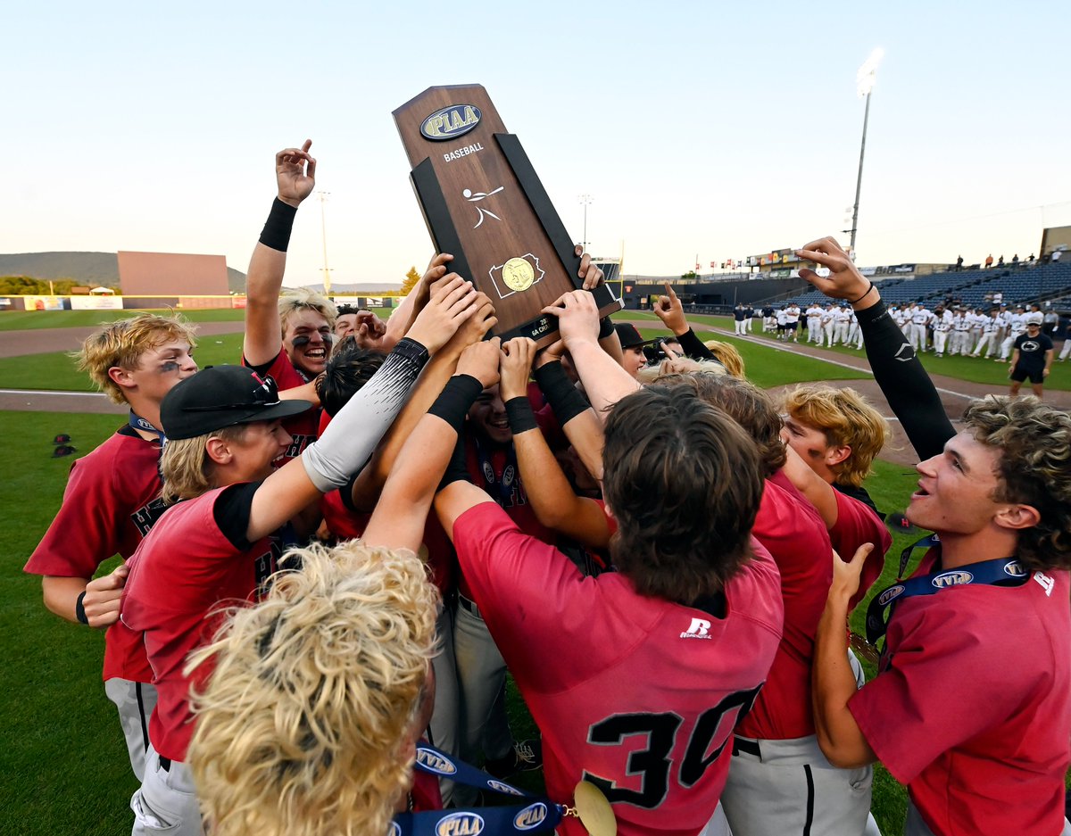 Hempfield defeats La Salle College 3-2 to win the 2024 <a href="/PIAASports/">PIAA</a> 6A baseball championship Thursday in State College <a href="/LancasterSports/">Lancaster Sports</a> <a href="/LancasterOnline/">LNP | LancasterOnline</a> @MikeGrossLNP <a href="/HSDSportsScores/">Hempfield Athletics</a> <a href="/hempfield/">Hempfield SD</a> 📷 Gallery lanc.news/4cl08ms
