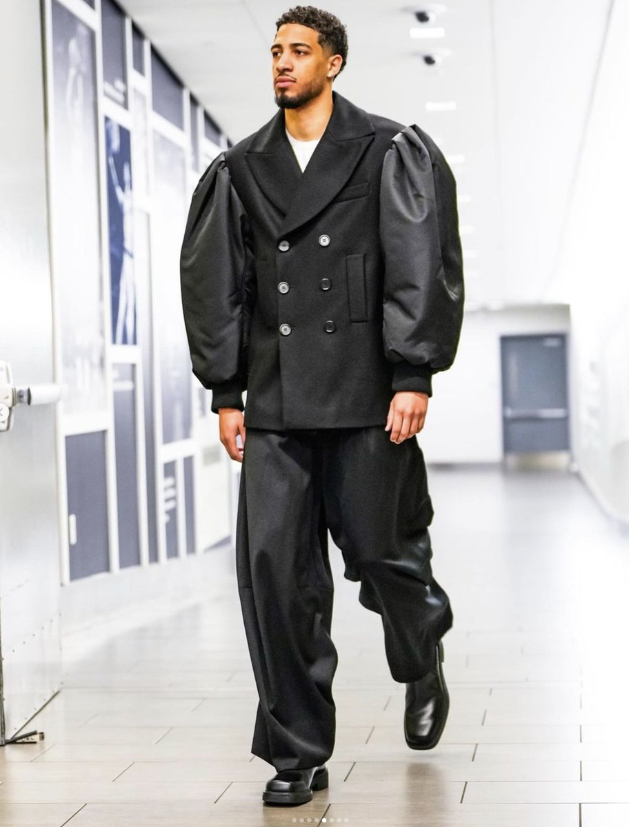 TommyBeer's tweet image. Day begins with Jalen Brunson going at Reggie Miller... day ends with Josh Hart going at Tyrese Haliburton...

yet another reason why Knicks fans have fallen so deeply in love with this Knicks team lol