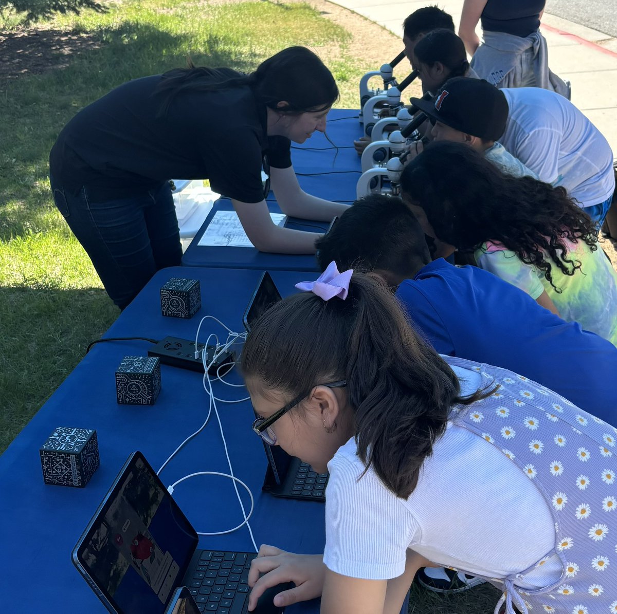SVVSDMobileLabs's tweet photo. We had a great day visiting the Project Launch program at Estes Park Elementary! We enjoyed getting into the mountains and sharing the #StVrainStorm through our @uchealth health experience! @EstesSchools @SVVSDsupt https://t.co/zaaWYRU9Lf