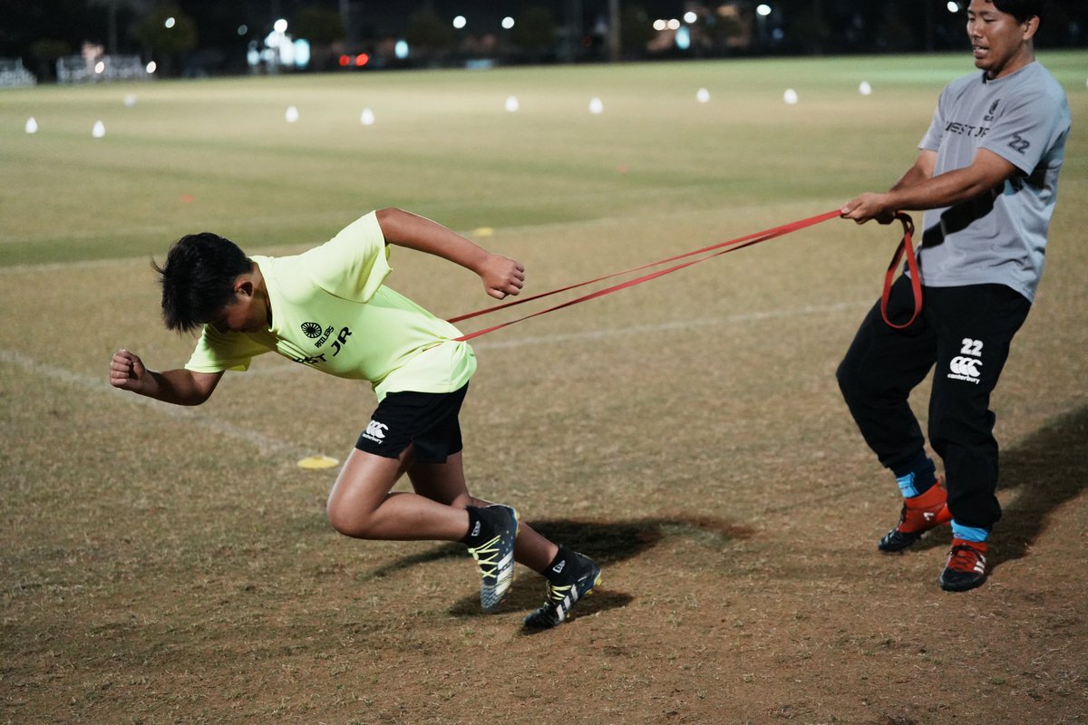 jrwestrailers's tweet image. 【Training Photo📸】
練習風景や練習試合の様子はInstagramを中心に発信しています🔥
最近は地元のラグビー少年"ガク"が練習に来てくれています🏉
グランドの外から練習を覗いていた少年に、トレーニングに参加してみるか！？と声をかけたのがきっかけです😃
#レイラーズ　#railers
#jr西日本　#rugby
