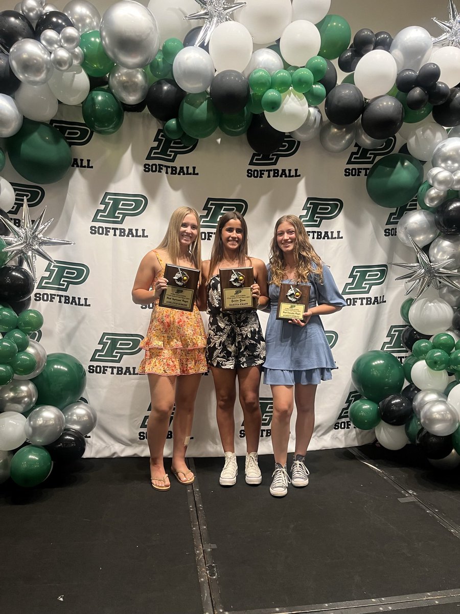 karissaknapp026's tweet photo. So honored to have received the Golden Glove Award for the 2024 Varsity Season! I couldn’t have done it without the support of my coaches and teammates. So proud to be a part of such an amazing program 💚
#fastpitch #fastpitchatheleterecruits #ocbatbusters #shortstop #powayhigh https://t.co/d5dpm8Kyd2