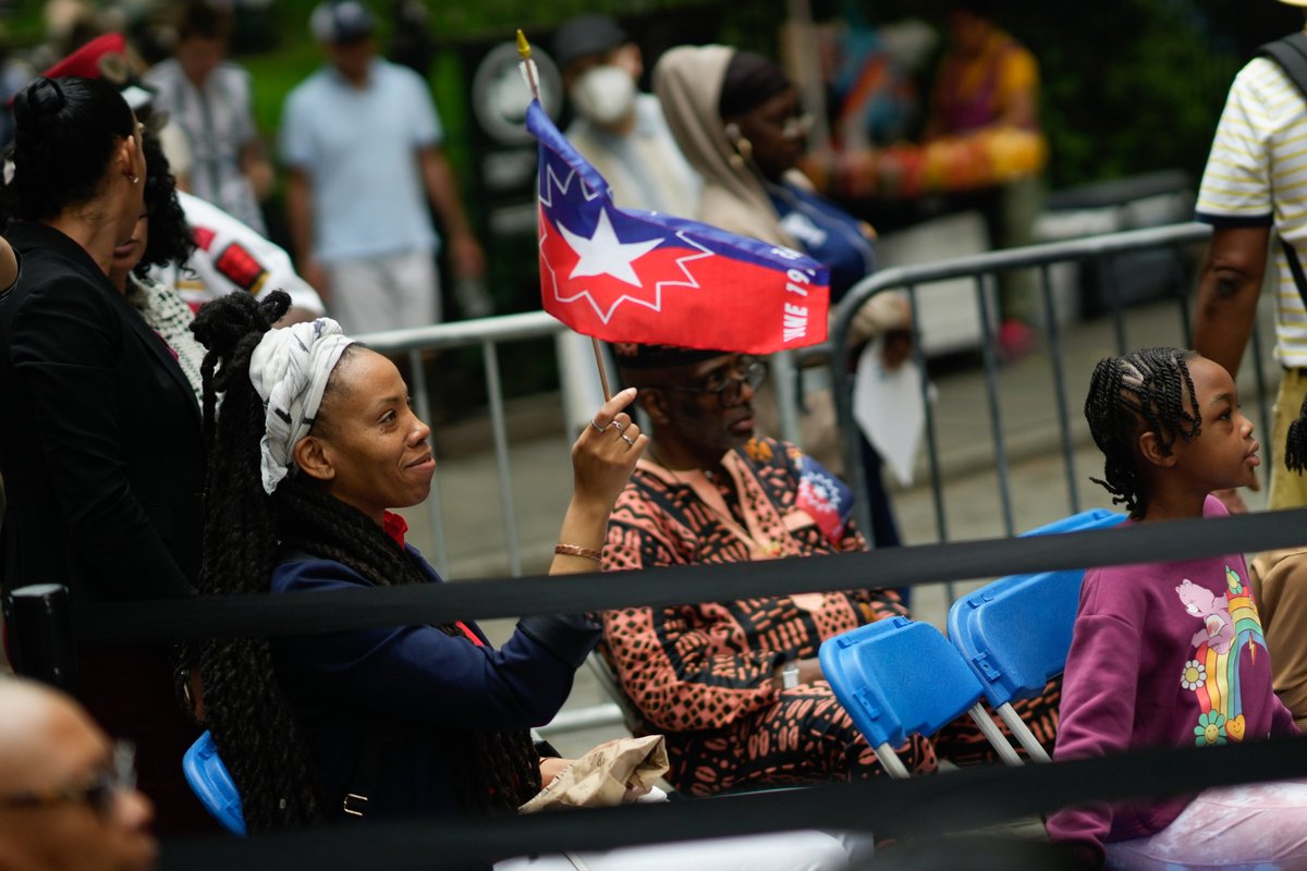 NYCMayor's tweet image. Juneteenth is a story that began with broken chains and will continue until we break them all.

By raising the Juneteenth flag at Bowling Green today, we reflect and honor how far we&apos;ve come and how much more work there is to do to build a more equitable city and nation.