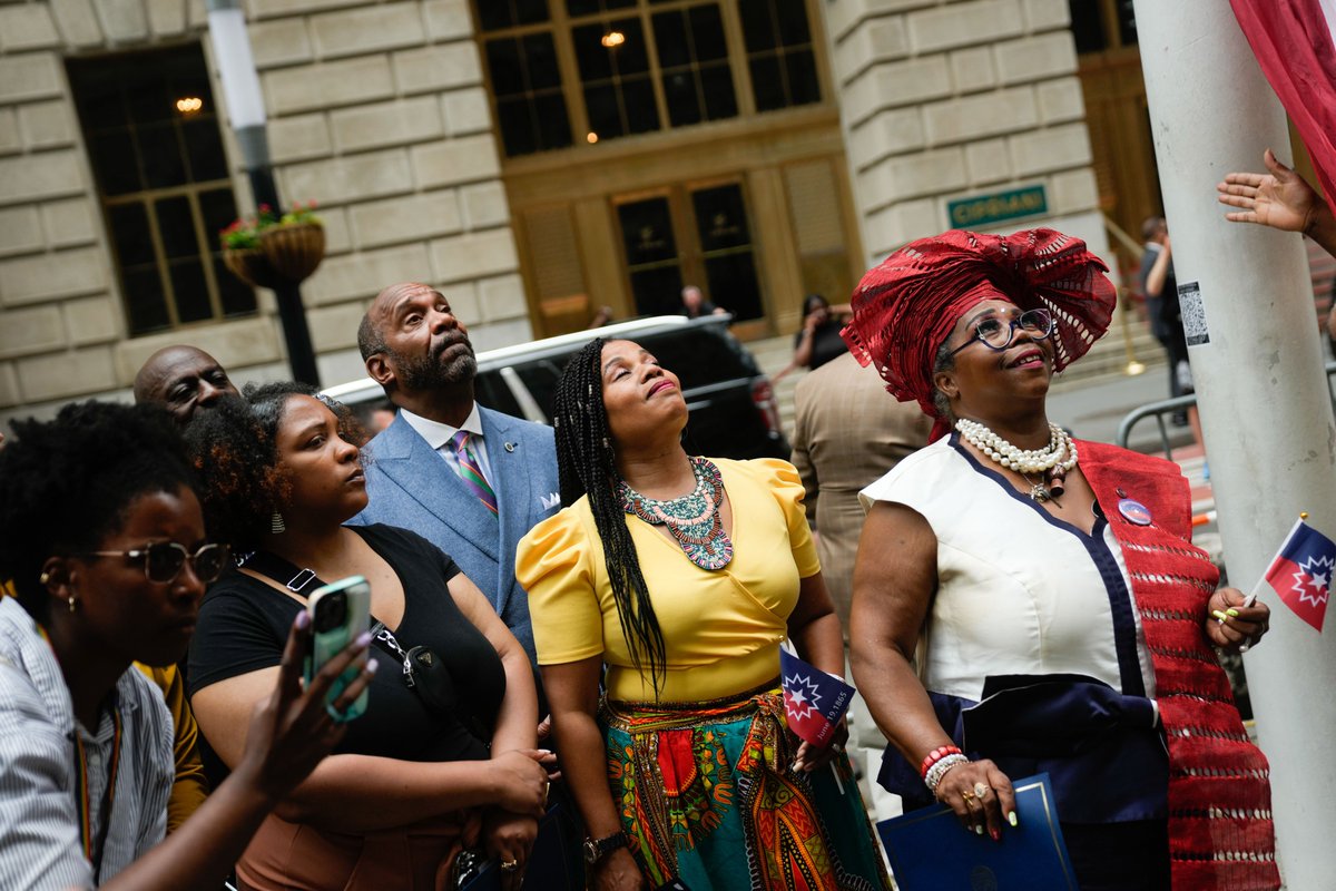 NYCMayor's tweet image. Juneteenth is a story that began with broken chains and will continue until we break them all.

By raising the Juneteenth flag at Bowling Green today, we reflect and honor how far we&apos;ve come and how much more work there is to do to build a more equitable city and nation.