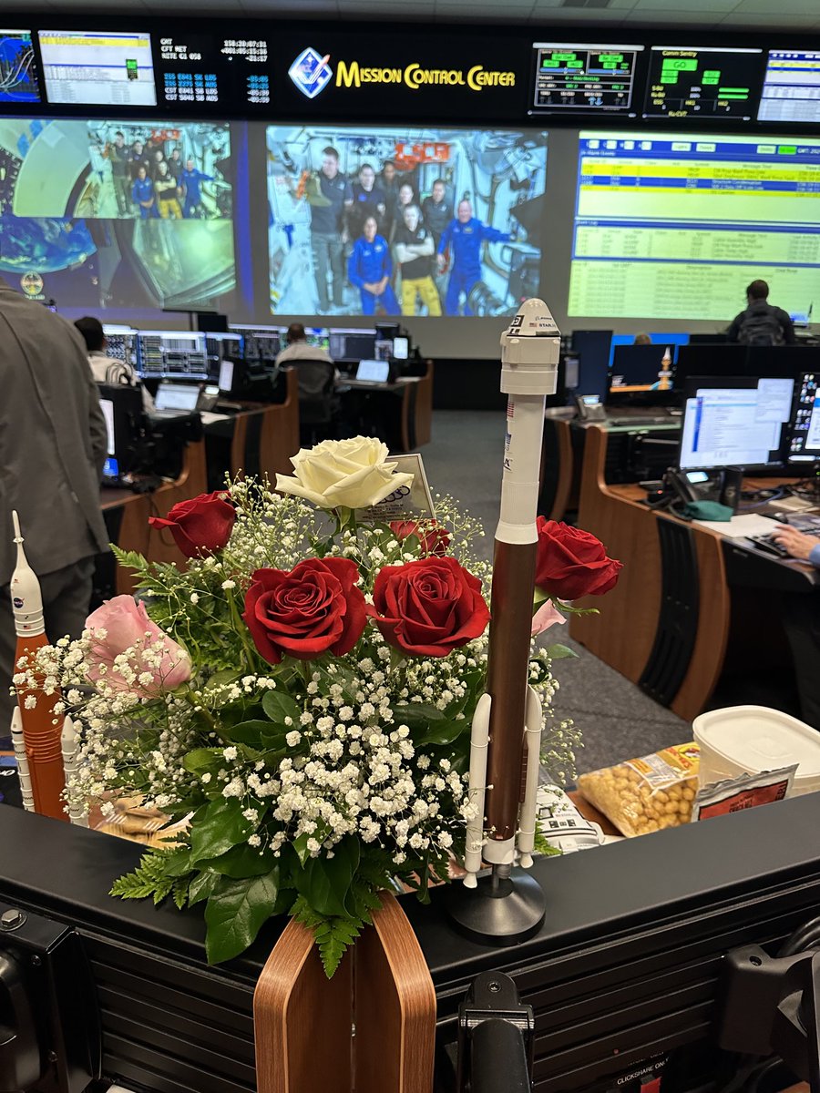 Saturn_Flight's tweet photo. After the first crewed docking controlled from the MCC in 13 years, the flowers have arrived! https://t.co/4qDsQf5ifz