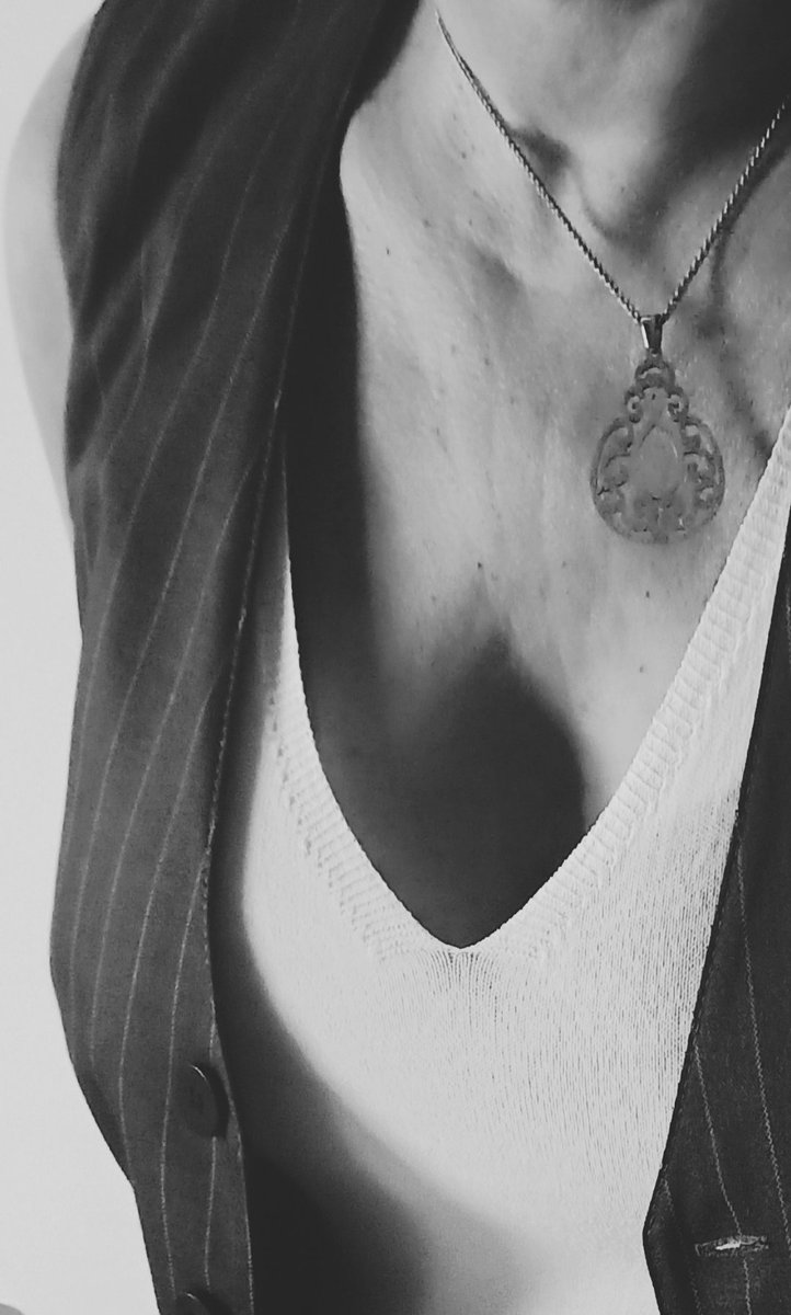 AngelDimoni's tweet photo. ...girar-se la vida.🖤♣️♠️ https://t.co/3ZANoAc4ch