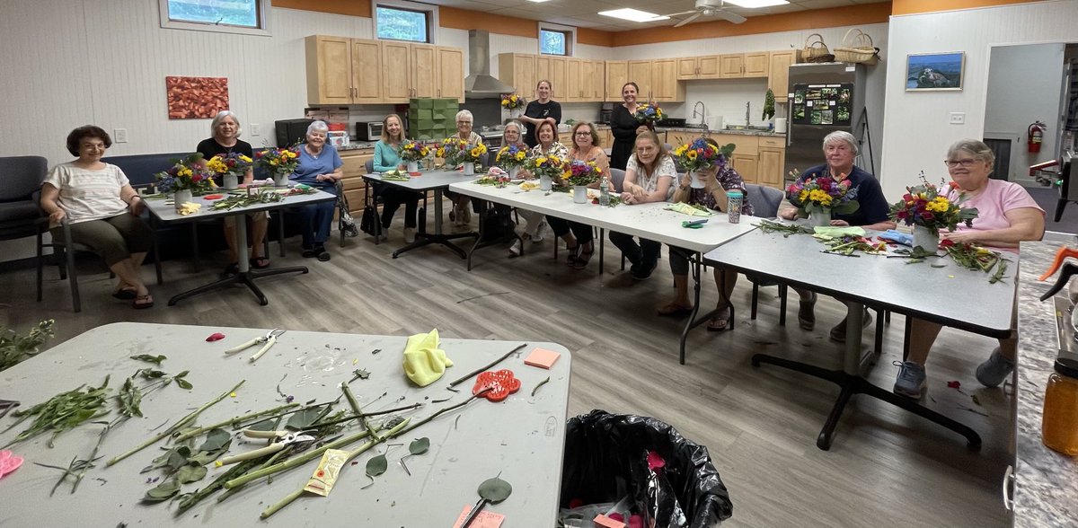 TheBuzzellBuzz's tweet photo. Today was a fun filled day at the Center with a special floral arrangement class led by Megan and Kat of DBD Florist. All smiles as everyone left the class with their own special creation. 💐 https://t.co/HbXpOKi4VJ