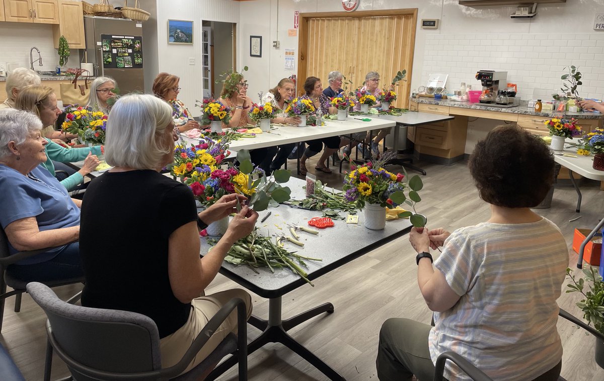 TheBuzzellBuzz's tweet photo. Today was a fun filled day at the Center with a special floral arrangement class led by Megan and Kat of DBD Florist. All smiles as everyone left the class with their own special creation. 💐 https://t.co/HbXpOKi4VJ