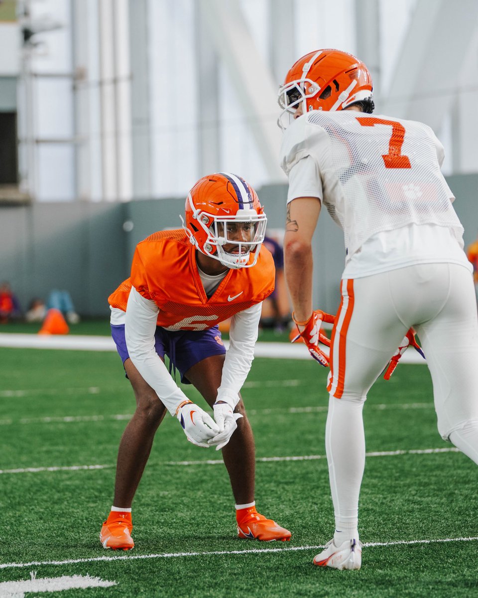 Clemson Bias tweet media