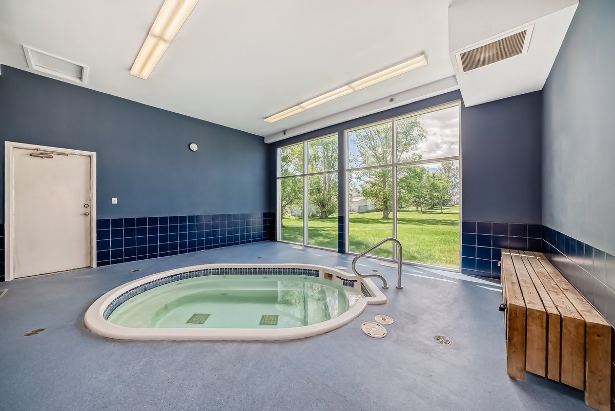 TheLeesmanTeam's tweet photo. Your cozy single-family nest awaits! | 3 bed + 3 bath | https://t.co/GrtY8cwmvh | $260,000 | A2134525 | #calgaryrealestate https://t.co/YYKuBDNtpF