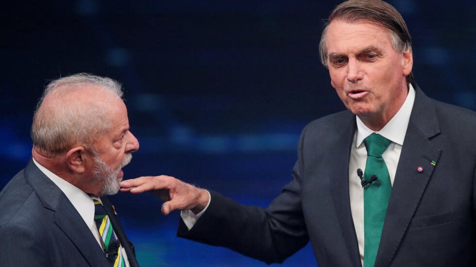 pesquisas_elige's tweet photo. 🚨COMPARTILHEM URGENTE: O ex-presidente Jair Bolsonaro (PL) possivelmente deve estar no seu quarto tentando inflamar o gado. Mais cedo, o Inelegível postou uma mensagem de que o Presidente @LulaOficial estaria indo passear na Europa. O que ele não conta para o gado é que O NOSSO PRESIDENTE vai à Itália participar, pelo segundo ano consecutivo, da reunião do G7, o grupo dos países e governantes mais importantes do mundo. Vale lembrar que Jair Bolsonaro nunca foi convidado para o G7, pois o mundo inteiro sabe que ele nunca foi um verdadeiro líder. Ele não tem o respeito de nenhuma nação e vai ficar para sempre na LATA DE LIXO da História. Por favor, escrevam LULA VERDADEIRO LÍDER nos comentários da postagem

🗞️@AndreJanonesAdv