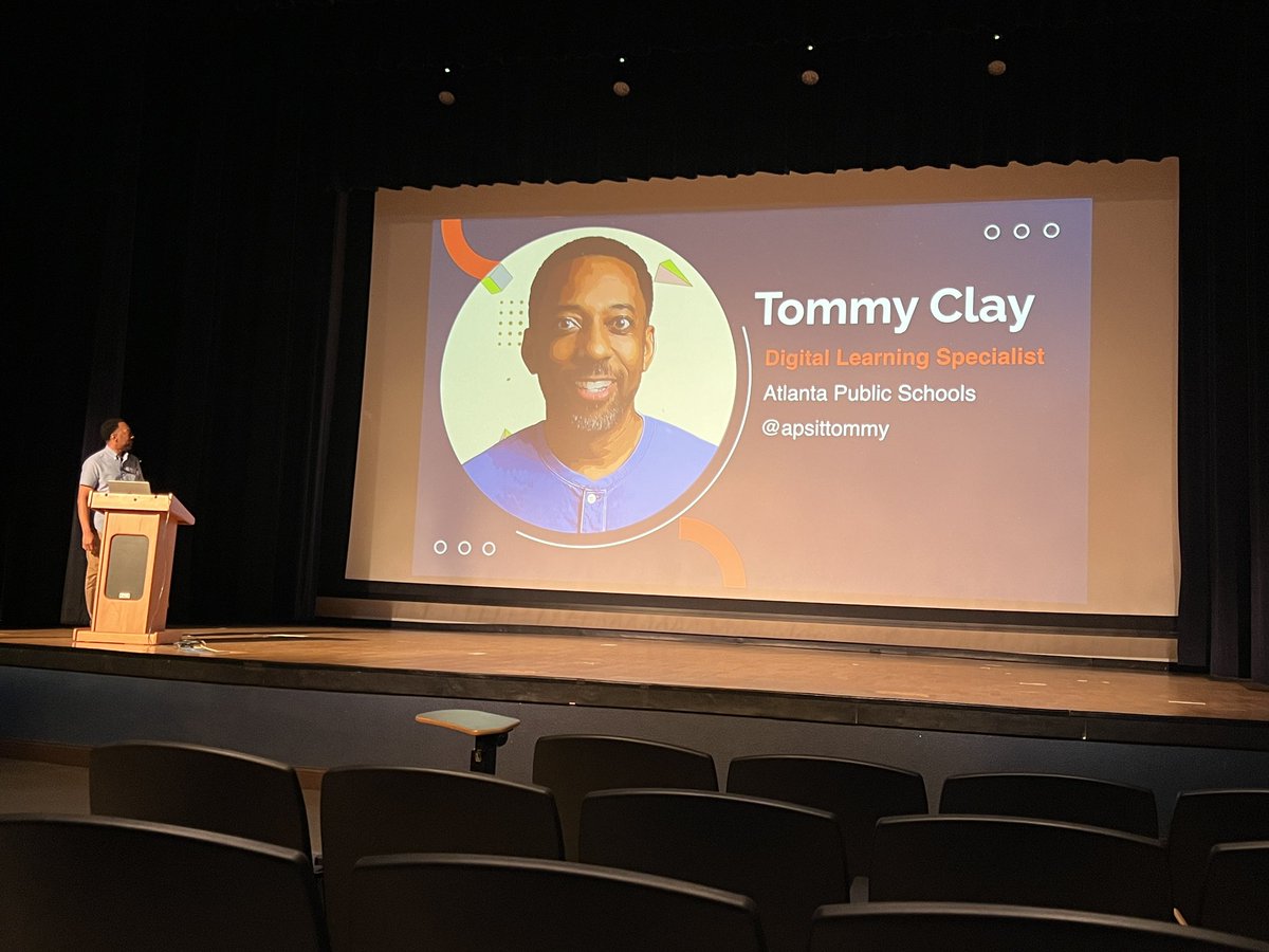 KristenBrooks77's tweet photo. ⚾️📲Super proud of my ATL buddy & fellow ADE @apsittommy for knocking it out of the ballpark while explaining how to use @zSpace to Co-Plan, Co-teach,
Student Collaboration & Customized Lessons in APS! #zConEDU2024 #forEDU #edtech #ARVRinEDU #APSupdate https://t.co/gJgVEYxeS3