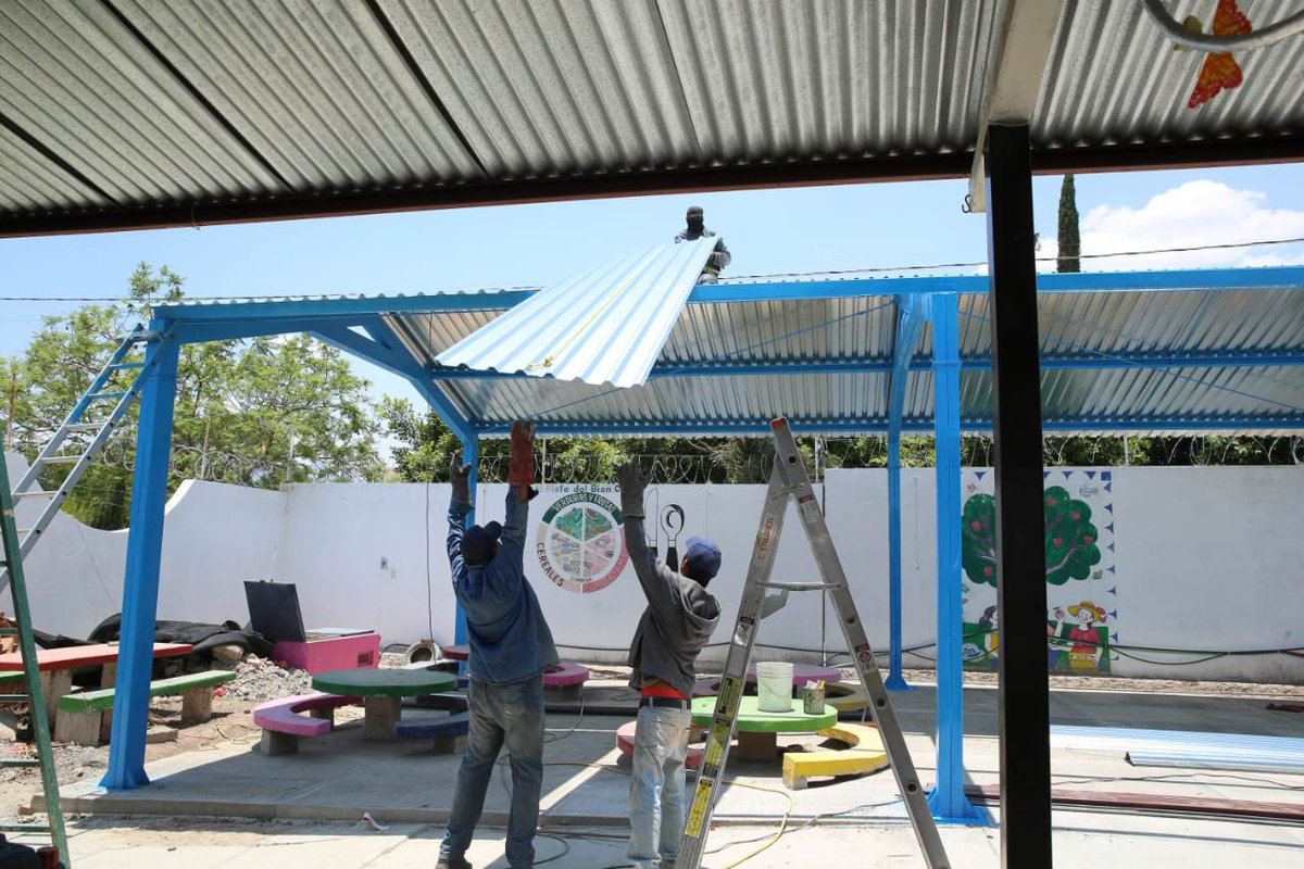 Hoy tuve la oportunidad de visitar el Jardín de Niños Indígena "Juan Escutia", de #ElArenal, donde escuché las necesidades y sugerencias de los docentes. Nuestro objetivo es brindar a las y los estudiantes una educación integral que les permita desarrollar al máximo su potencial.