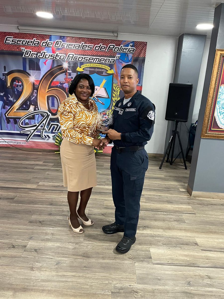 policiadepanama's tweet photo. #26Aniversario | Con el tema "El Canal de Panamá, sus beneficios, problemática y retos para el país en la actualidad", estudiantes de la #ESOPOL, realizan concurso de oratoria, donde participaron 18 cadetes y presentaron la Coral Poética "Memorias". #Felicidades https://t.co/17EDrUC3qE