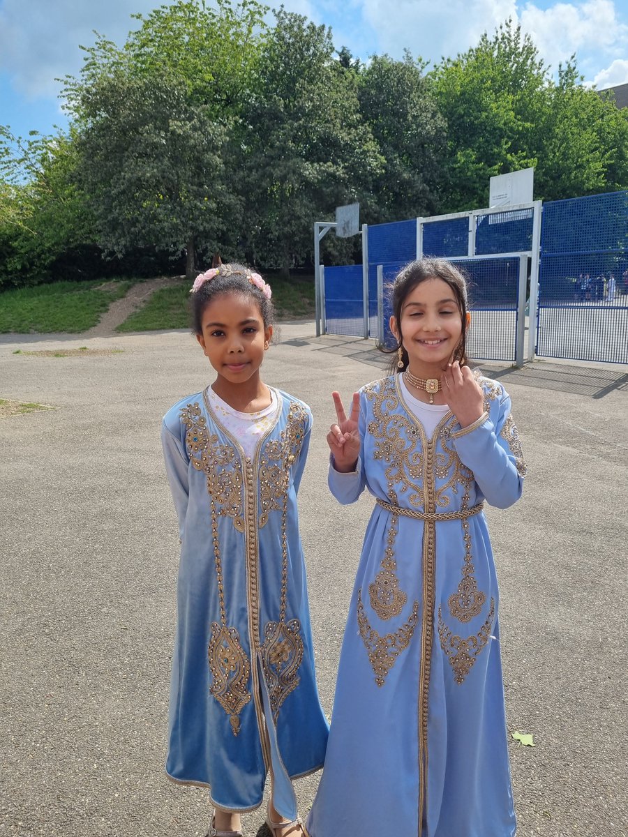 MissKhatun2's tweet photo. How lovely to see the same outfits being worn- great minds think alike @LHS_Watford @HeadLHS @MsAl_Alousi https://t.co/CJBVo72B2e