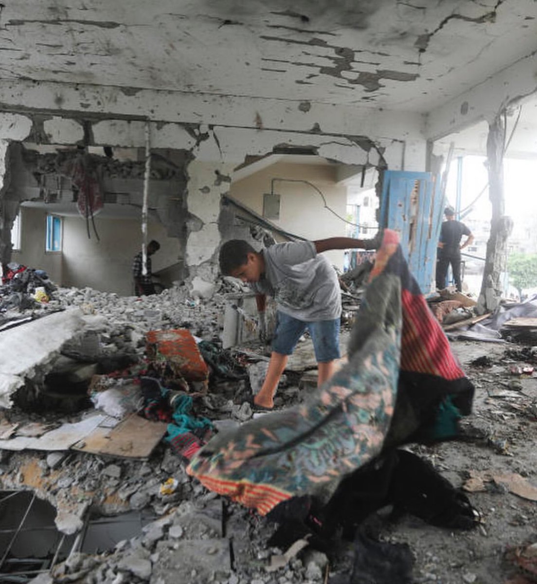 HorrorHijabi's tweet photo. 40 PALESTINIANS WERE MURDERED AFTER ISRAEL STRUCK A UN SCHOOL. AT LEAST 23 OF THOSE WERE CHILDREN. ANOTHER MASSACRE HAPPENED AND THE WORLD IS SILENT. https://t.co/X4XBJGEiDU