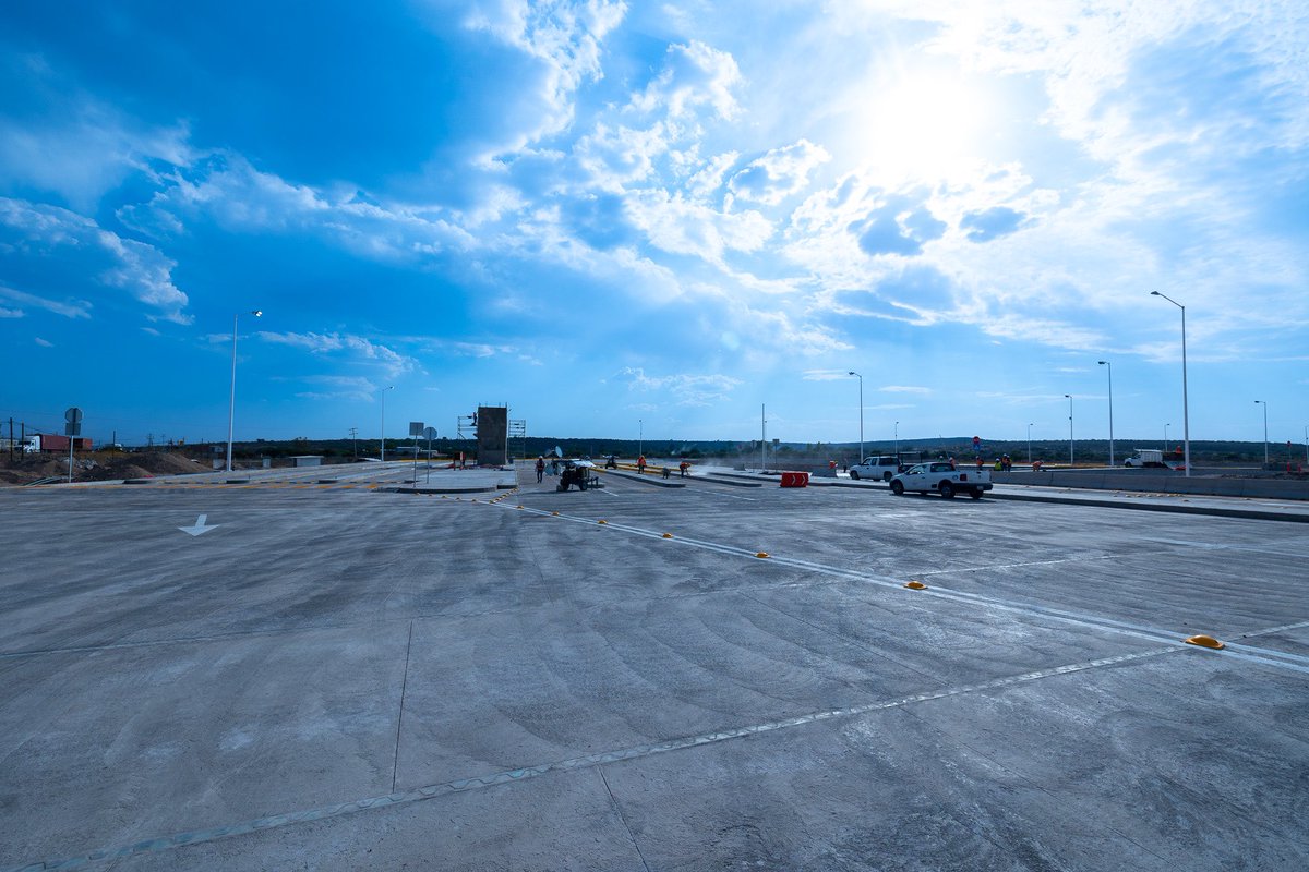 RCRPisosIndus's tweet photo. Discover our latest project in Lagos de Moreno, Jalisco, México 🇲🇽
🌟 “Santa Clara” Plant 🌟
🚛 36,000M² paved with the Optipave®️ VRS system
#Durability #Technology #Leadersoftheflatworld #Allbasedonvalues #IndustrialFlooring #PavimentosIndustriales https://t.co/kpo9Fsi7rW