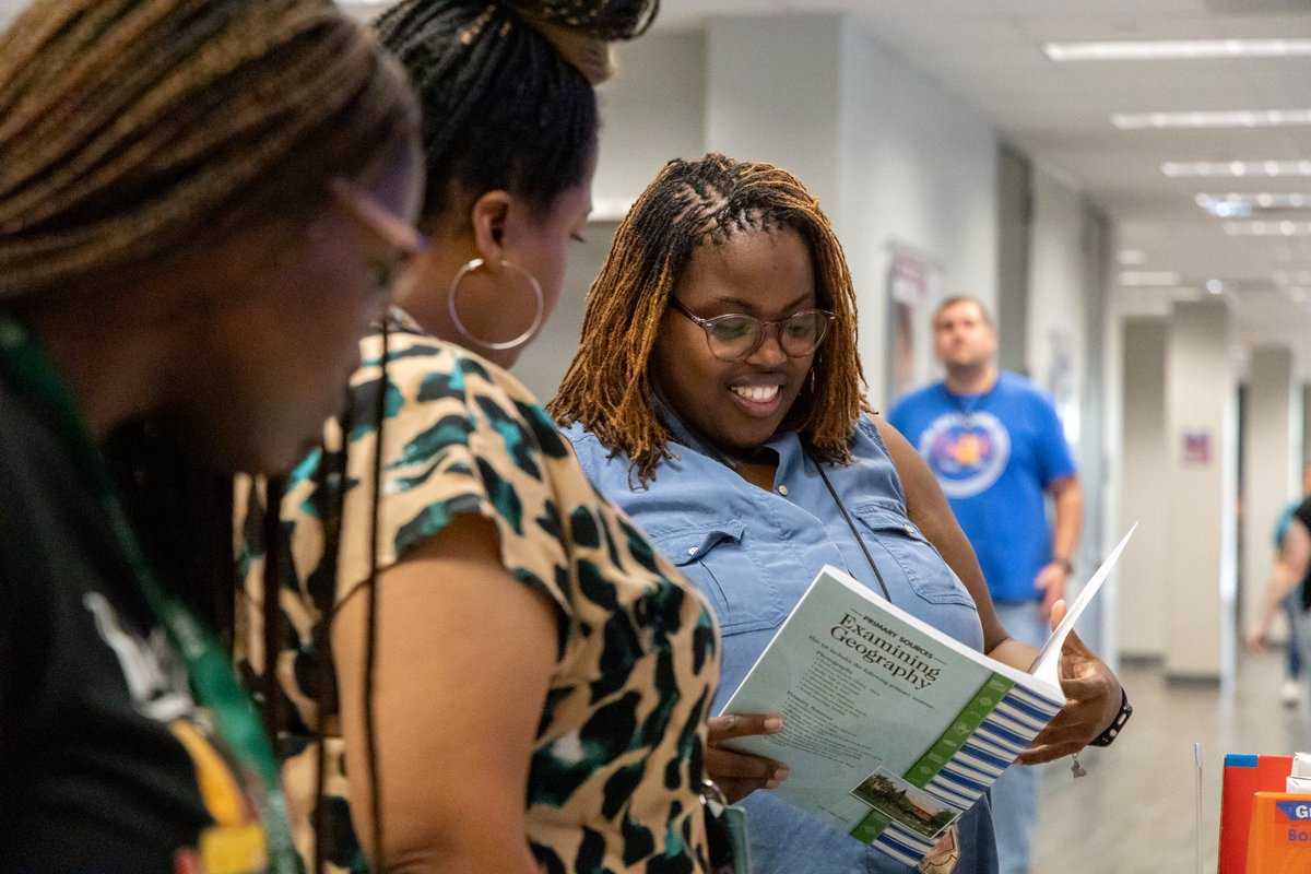 Humble_Visual's tweet photo. 🕵️ SHHH...we spy some @HumbleISD teacher detectives hard at work decoding the secrets of combining Social Studies and ELA with model lessons!  
#integration #HumbleISD_TandL

Huge shoutout to 📢 @Amboree_Educate for leading the session! https://t.co/C9HlHpLIS6