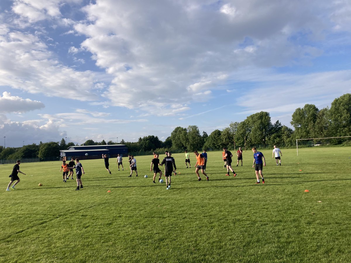 SummerseatUtdFC's tweet photo. First Pre-season Session Complete &amp; 20 lads back at The Club House after. Some season incoming… ⚽️🍻🏆💜

🔜on🔝

#PreSeason #TheSeaters 
#SummerseatUnitedFC #SUFC https://t.co/0YVM6Azzt0