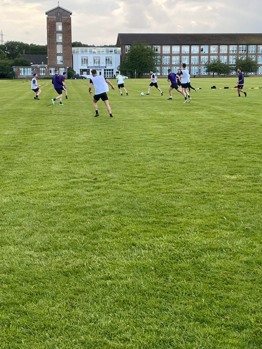 SummerseatUtdFC's tweet photo. First Pre-season Session Complete &amp; 20 lads back at The Club House after. Some season incoming… ⚽️🍻🏆💜

🔜on🔝

#PreSeason #TheSeaters 
#SummerseatUnitedFC #SUFC https://t.co/0YVM6Azzt0