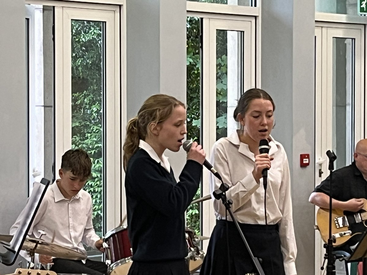 SedPrepMusic's tweet photo. So great to see our old prep friends performing - George and the Queens! So glad see you are still loving playing music together! @Lupton_Sedbergh #creativity #collaboration https://t.co/v0fCgUWKTX