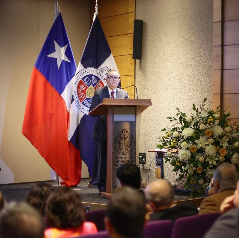 🎓 Asistimos a la ceremonia de cambio de presidencia de la Red de Universidades Públicas no Estatales G9. Tuve la oportunidad de exponer sobre los desafíos actuales de la educación superior. Felicitamos al rector de la  <a href="/pucv_cl/">PUCV</a> Nelson Vásquez, por asumir este importante desafío.