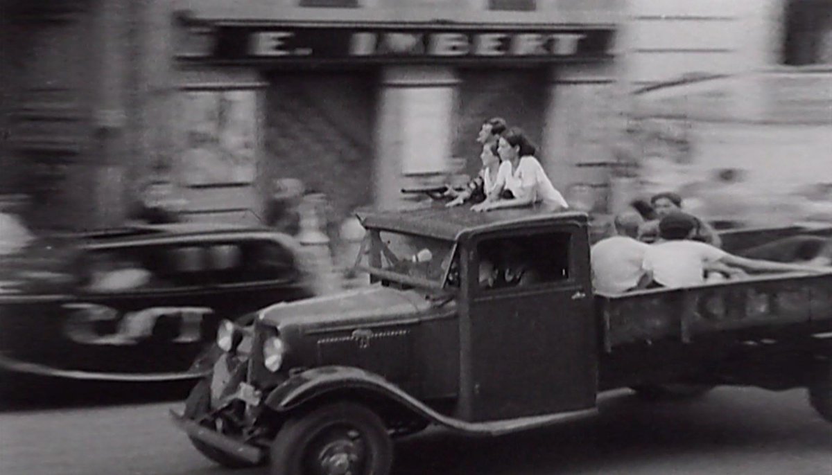 Cómo el #antifascismo acabó con la #Revolución.

Explica Laura Vicente, en su blog ‘Pensar en el margen’, cómo el antifascismo acabó con la Revolución Social de 1936, que se diferenciaba de otras por estar encabezada por anarquistas, anarcosindicalistas y sectores libertarios.