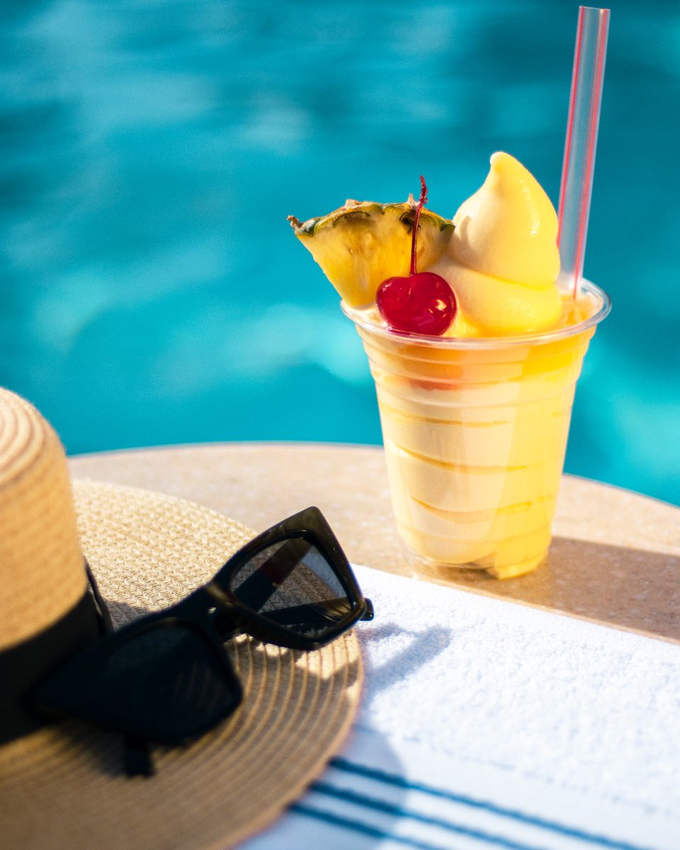 Decisions, decisions! Kick off your summer at Paradise Cafe and choose your perfect sip to savor the season's vibes. ☀️🍹