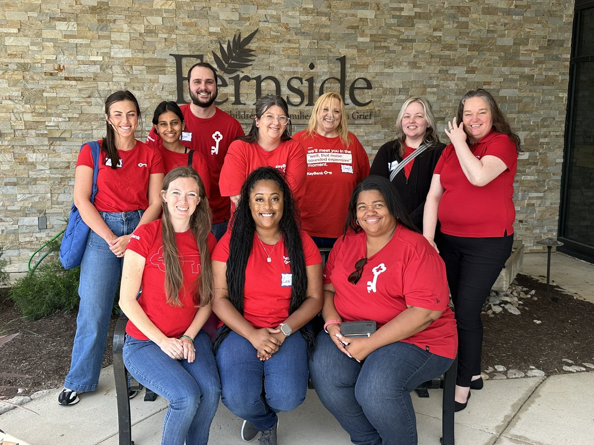 tayliztoe's tweet photo. Hugely proud to have been tasked with organizing Neighbors Make the Difference Day for Cincinnati this year. We had over 70 employees volunteering at 6 non-profits all over the city. Thank you to everyone involved who made this day a success! #KeyBankNMTDD #IAmKey @keybank https://t.co/hcI2iHk9gS