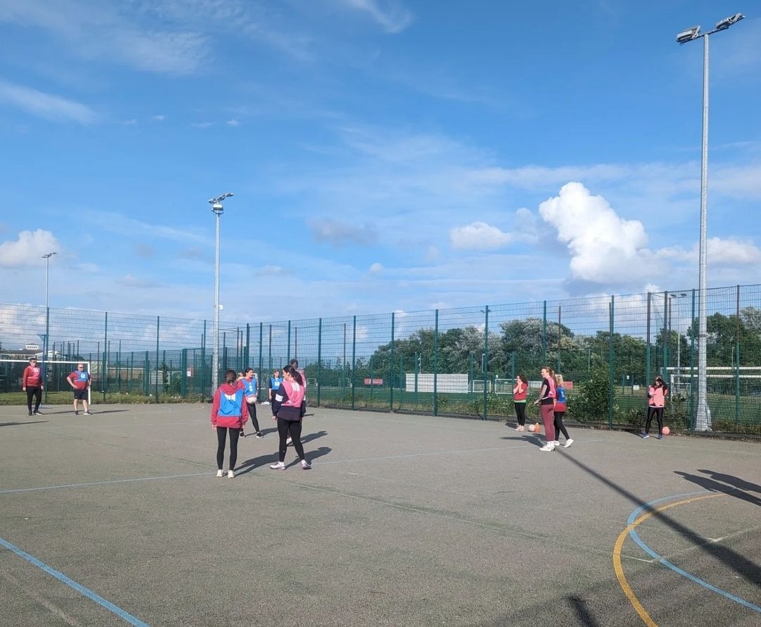 GreatCrosby's tweet image. Well done to our staff team, who represented Great Crosby at the @activesefton #BackToNetball tournament this evening! 3rd place👏 @seftoncouncil @CathEdService @southseftonssp @lpoolcatholic @MrsJMC1