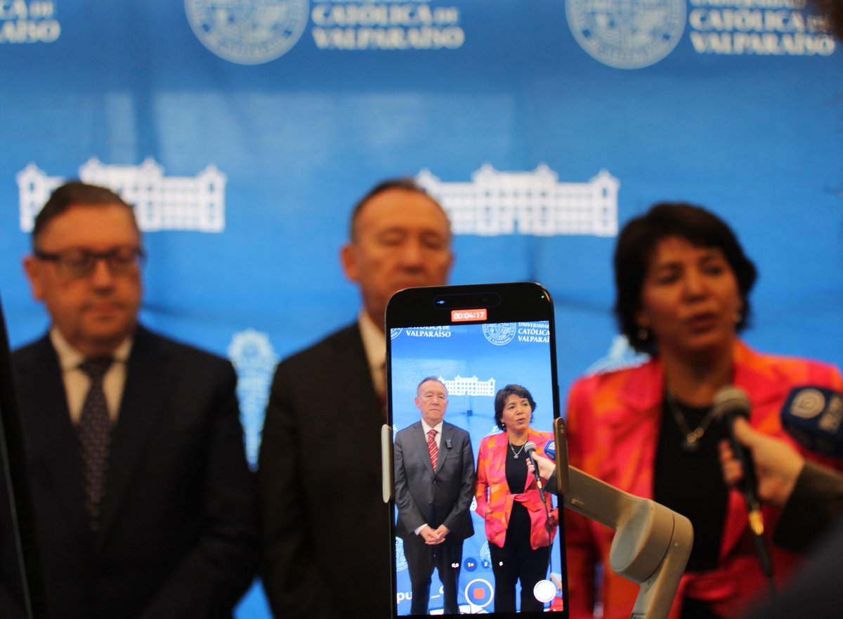 ¡Mis felicitaciones y mejores deseos al rector de la <a href="/pucv_cl/">PUCV</a>, Nelson Vásquez! Confío en que su liderazgo en la Red de <a href="/UniversidadesG9/">Red Universitaria G9</a> dará grandiosos frutos para nuestras comunidades, tal como lo está haciendo con <a href="/UAtacama/">Universidad de Atacama</a>, <a href="/umcecl/">UMCE</a> y <a href="/usach/">Universidad de Santiago de Chile</a> en nuestra región de Atacama👏🏽