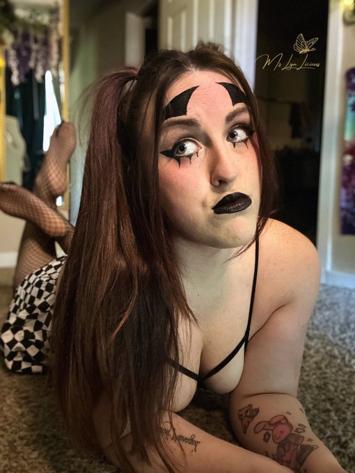 ‼️‼️ The Circus is trying to find its most mischievous clown Lynny Loony, have you seen her? The last<a href="/tag/cosplay"class="tags"><span>#cosplay</span></a><a href="/tag/redhead"class="tags"><span>#redhead</span></a><a href="/tag/books"class="tags"><span>#books</span></a><a href="/tag/circus"class="tags"><span>#circus</span></a><a href="/tag/fishnets"class="tags"><span>#fishnets</span></a><a href="/tag/clown"class="tags"><span>#clown</span></a>