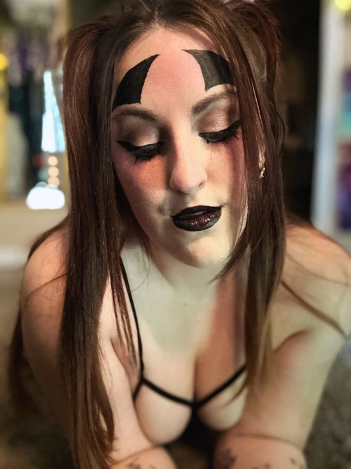 ‼️‼️ The Circus is trying to find its most mischievous clown Lynny Loony, have you seen her? The last<a href="/tag/cosplay"class="tags"><span>#cosplay</span></a><a href="/tag/redhead"class="tags"><span>#redhead</span></a><a href="/tag/books"class="tags"><span>#books</span></a><a href="/tag/circus"class="tags"><span>#circus</span></a><a href="/tag/fishnets"class="tags"><span>#fishnets</span></a><a href="/tag/clown"class="tags"><span>#clown</span></a>