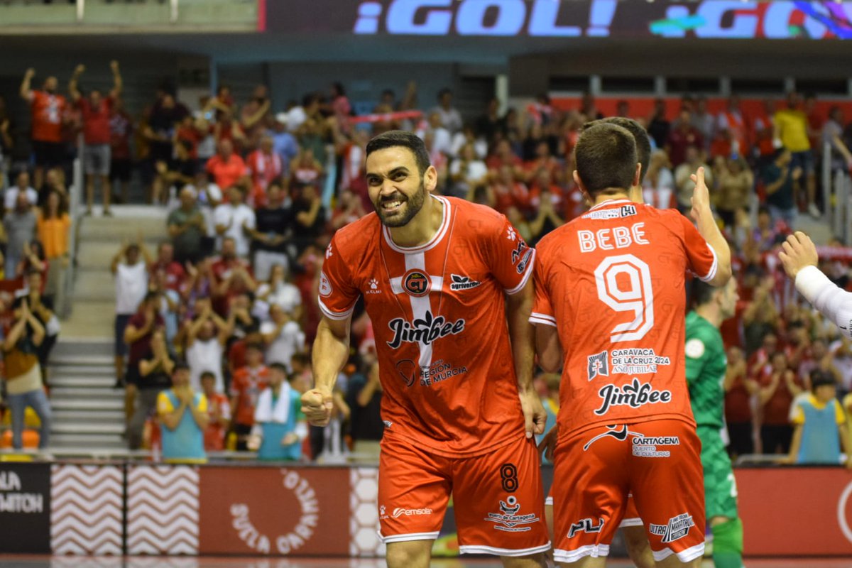 Antes del Jimbee Cartagena, el último equipo que se clasificó para tres finales nacionales en la misma temporada sin llamarse Inter, Barça o ElPozo fue el Playas de Castellón (Liga, Supercopa y Copa de España). Hace 23 años (2001). Así de épico es.