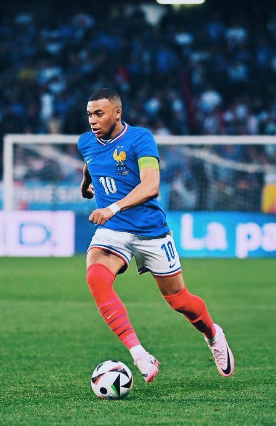 pablothetrainer's tweet photo. Whoโs a better Match Winner
Jordan Ayew Kylian Mbappe
#Jordan #Mbappe #BlackStars #Ayew #OtooAddo https://t.co/RxF3lnqPFG