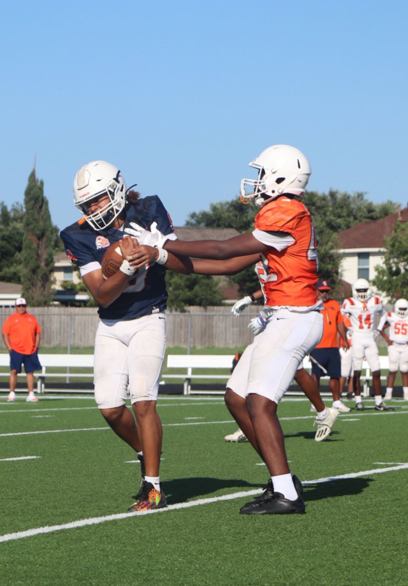 itzDavidBTW's tweet photo. Here's a couple clips from this years spring practice!💪🏾
@CoachBHardee @Coach_Jthornton @BUSHHS_FOOTBALL https://t.co/daTSWA6bP0