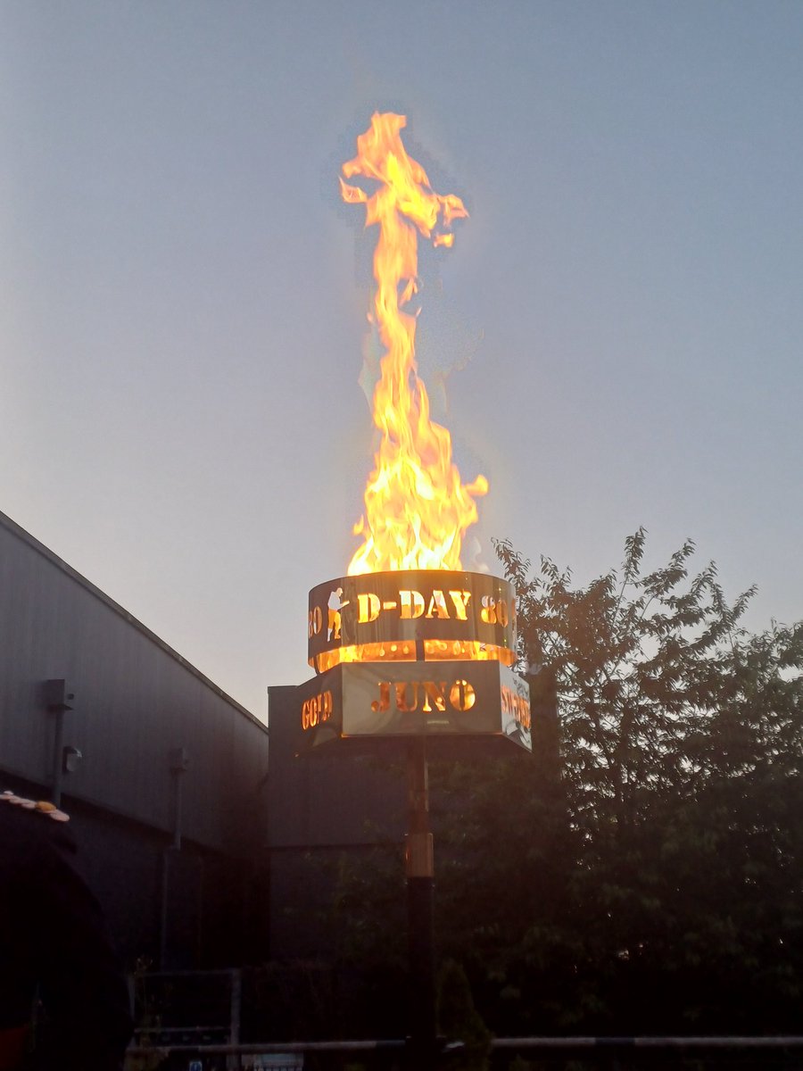 PDJSwallow's tweet photo. A powerful ceremony to mark D-Day in Bracknell this evening, after a lovely afternoon at the celebrations in Crowthorne https://t.co/G1zbZlzQ0O