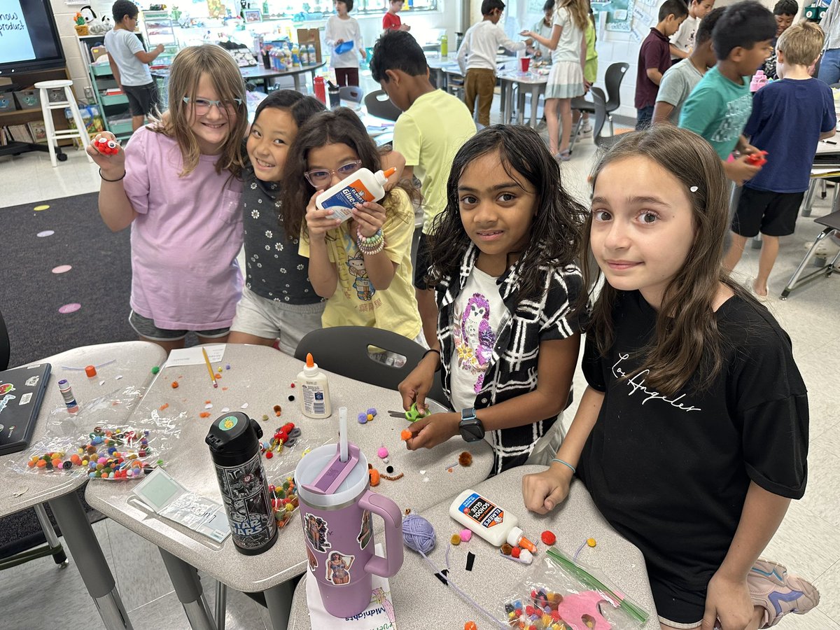 mscraigs_class's tweet photo. We are ready and excited for our Econ Fair tomorrow! Here are some pictures from the product making process! #creators #PBL https://t.co/eKSskaUObF