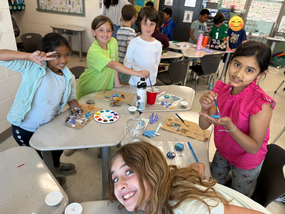 mscraigs_class's tweet photo. We are ready and excited for our Econ Fair tomorrow! Here are some pictures from the product making process! #creators #PBL https://t.co/eKSskaUObF