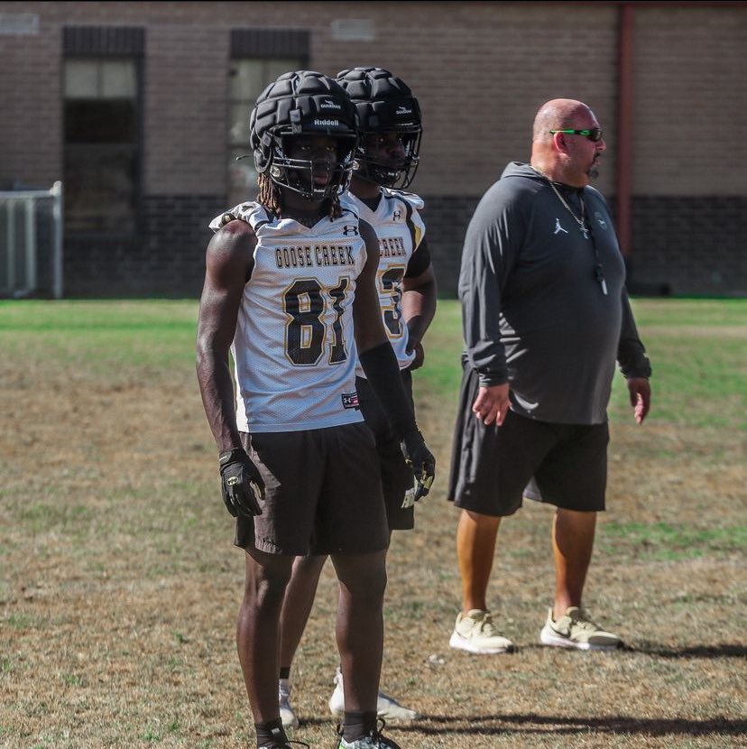 HDtheechosen1's tweet photo. First week of summer varsity football as an upcoming 9th grader, went great! @GCGatorFootball @T3Booker @CoachSterlLuc @CoachSElliott @CoachZBrunson @KoachDrayton @CoachSBeamer @prepsrecruit @Coach_B_Harrell @AlPopsFootball https://t.co/7FjSVdTIer
