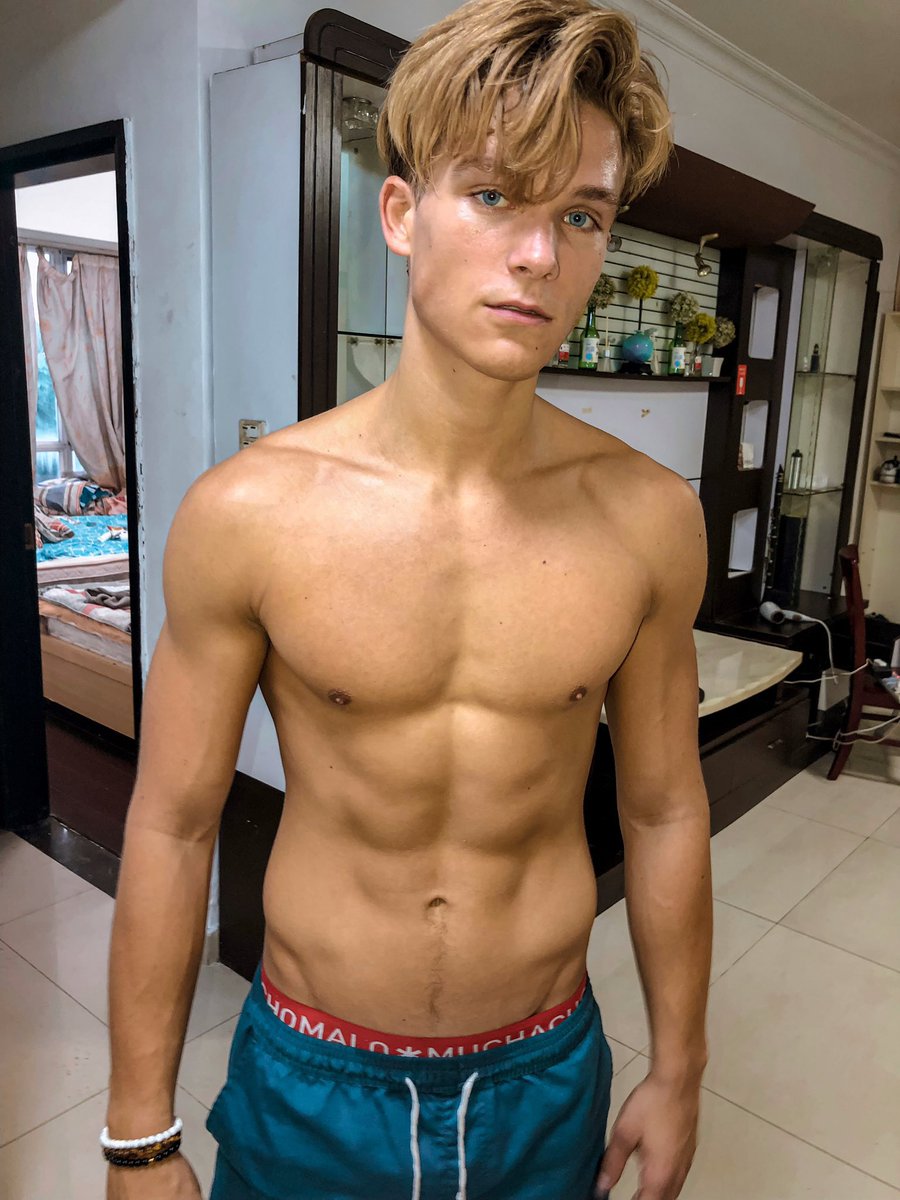 oliver_brynnum's tweet photo. RT if you want to 👅 this juicy 🍫🤭 https://t.co/1EQAOzbKMX