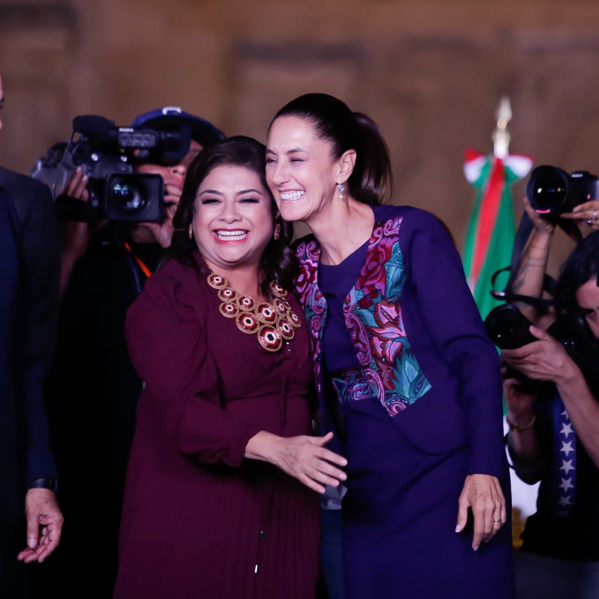 ClaraBrugadaM's tweet photo. Los resultados definitivos de los cómputos distritales confirman que nuestra querida Dra. @Claudiashein no solo será la primera presidenta de México, sino también la más votada en la historia de nuestro país.

¡Más de 35 millones de voluntades la eligieron para conducir el destino de nuestra nación durante los próximos seis años, a lo largo de los cuales trabajaremos de la mano con ella para construir el segundo piso de la Transformación! 🫶🏼