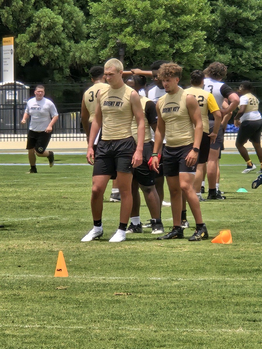 johnsonand20220's tweet photo. Blessed to go out and compete today at the georgia tech prospect camp. Gonna keep putting in that work!
measurements from camp⬇️⬇️

6'4 1/8 Height

212 Weight

9 1/2 Hand

32 3/4 Arm Length

9'1 Broad Jump

4.68 Shuttle

4.93 Forty https://t.co/vizMw7kpSE