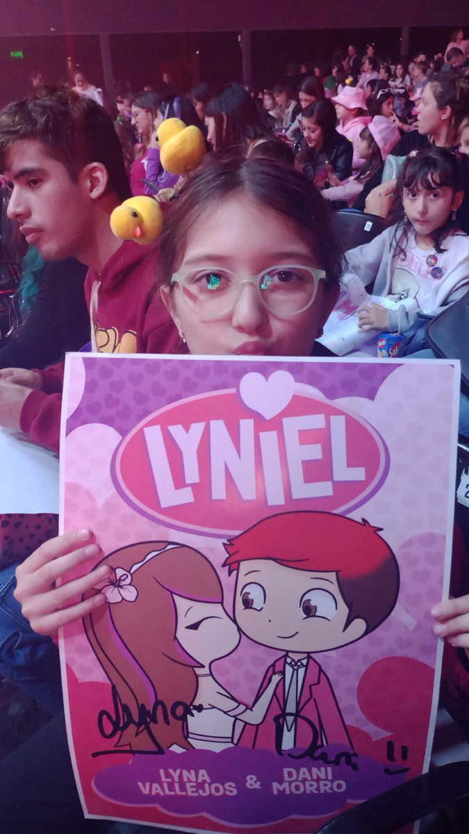 daborghi's tweet photo. ¡Esperando a Lina!

 #showlyniel https://t.co/d5R1WYXYkj