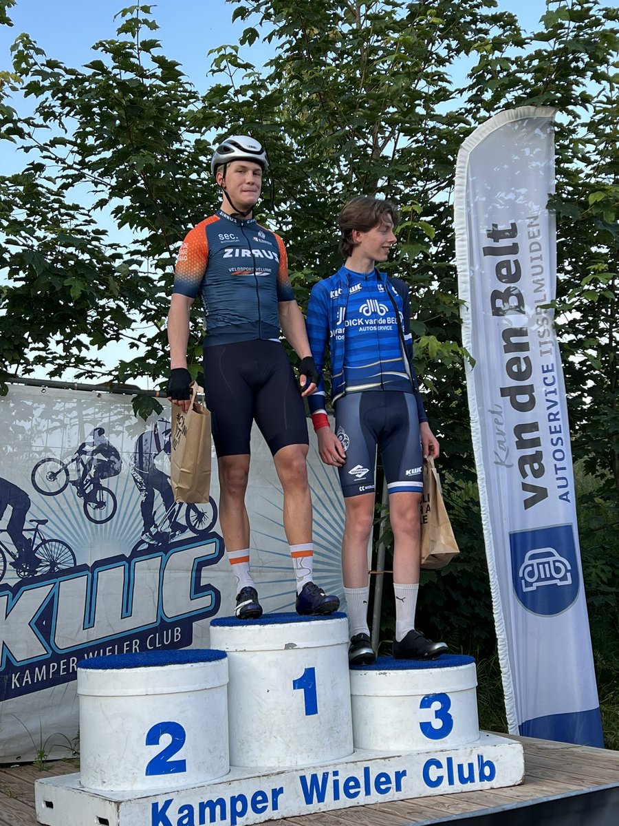 elviraSalet's tweet photo. Donderdag 6 juni #ZAC- #DEBULTVAN #KAMPEN 2024 #Regiowedstrijd #Criterium pakte Jonas Bakker (langebaan #DSTOOST) met een sterke #eindsprint de #winst in B-klasse. Mark Prinsen (ex-#shorttracker) deed hetzelfde en sprintte naar de winst bij de A-Klasse https://t.co/tFxxEs6RyN