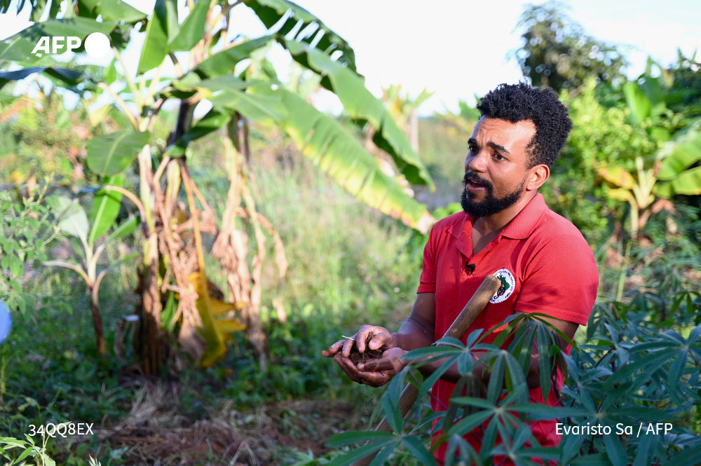 At the heart of Brazil's savannah, Adonilton Rodrigues toils on a small plot he illegally occupies as part of a movement battling the country's old land-ownership inequalities.

u.afp.com/5eeA by <a href="/ramsahmkow/">Ramón Sahmkow</a>