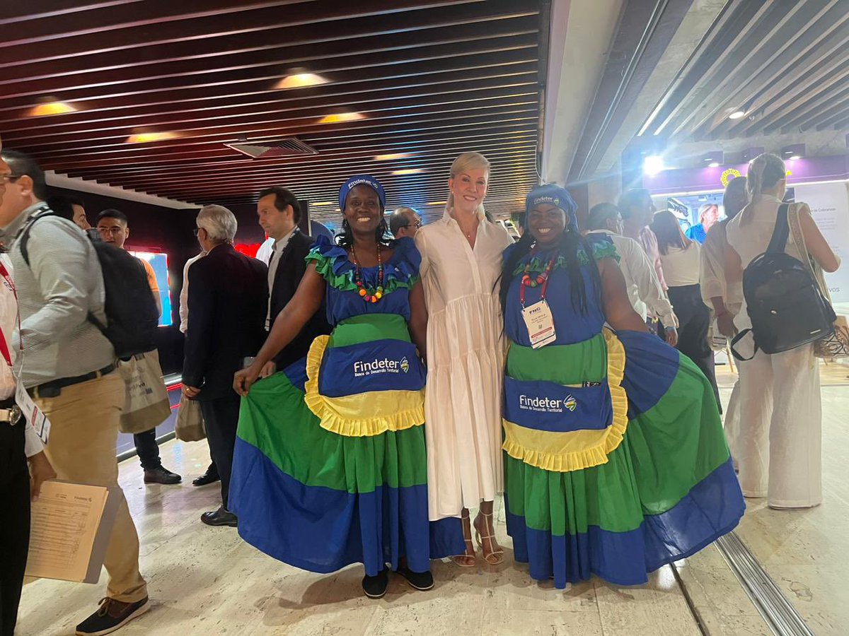 Findeter's tweet photo. ¡Hacemos presencia en la #ConvenciónBancaria, que se cumple en Cartagena! 

Nuestra participación tiene como objetivo fortalecer relaciones con aliados estratégicos y con la banca comercial, parte fundamental en el trabajo de gestionar recursos que impulsen proyectos de infraestructura que transformen regiones.